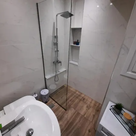 Agora Luxury 6 Apartment *